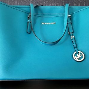 Michael Kors jet set travel bag